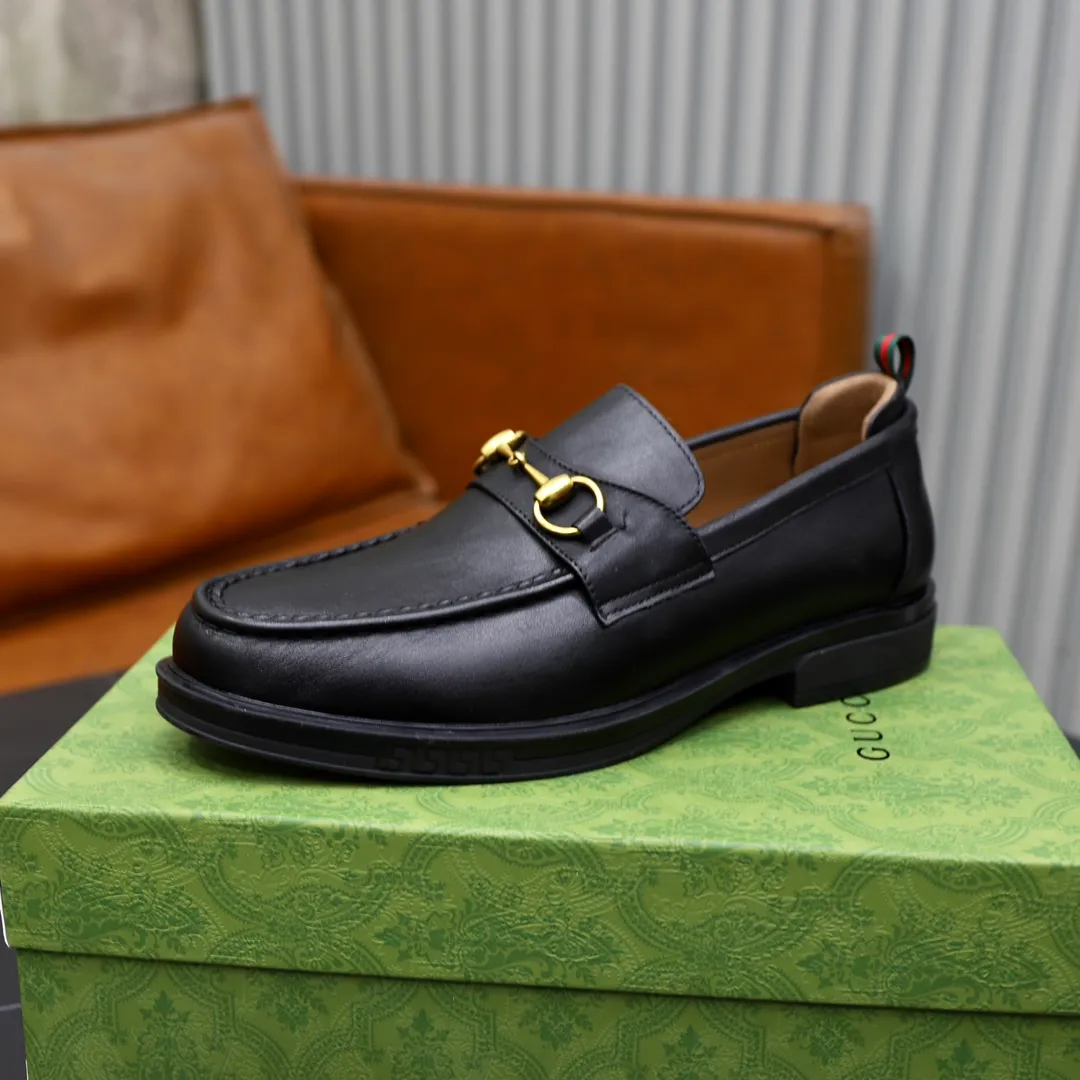 Men's shoes: 250🙅‍♂️🙅‍♂️🙅‍♂️Niuli Brand: GUCCI Size: 38-44 (45 can be customized) Level: Counter classic Material: Original soft cowhide upper Comfortable cowhide lining Original lightweight outsole Style category: Business casual footwear Driving leather shoes Color: Actual picture color